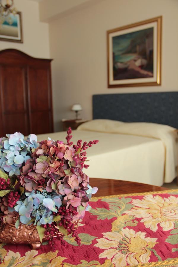 B.&B Margaret'S House Bed & Breakfast Milazzo Bagian luar foto