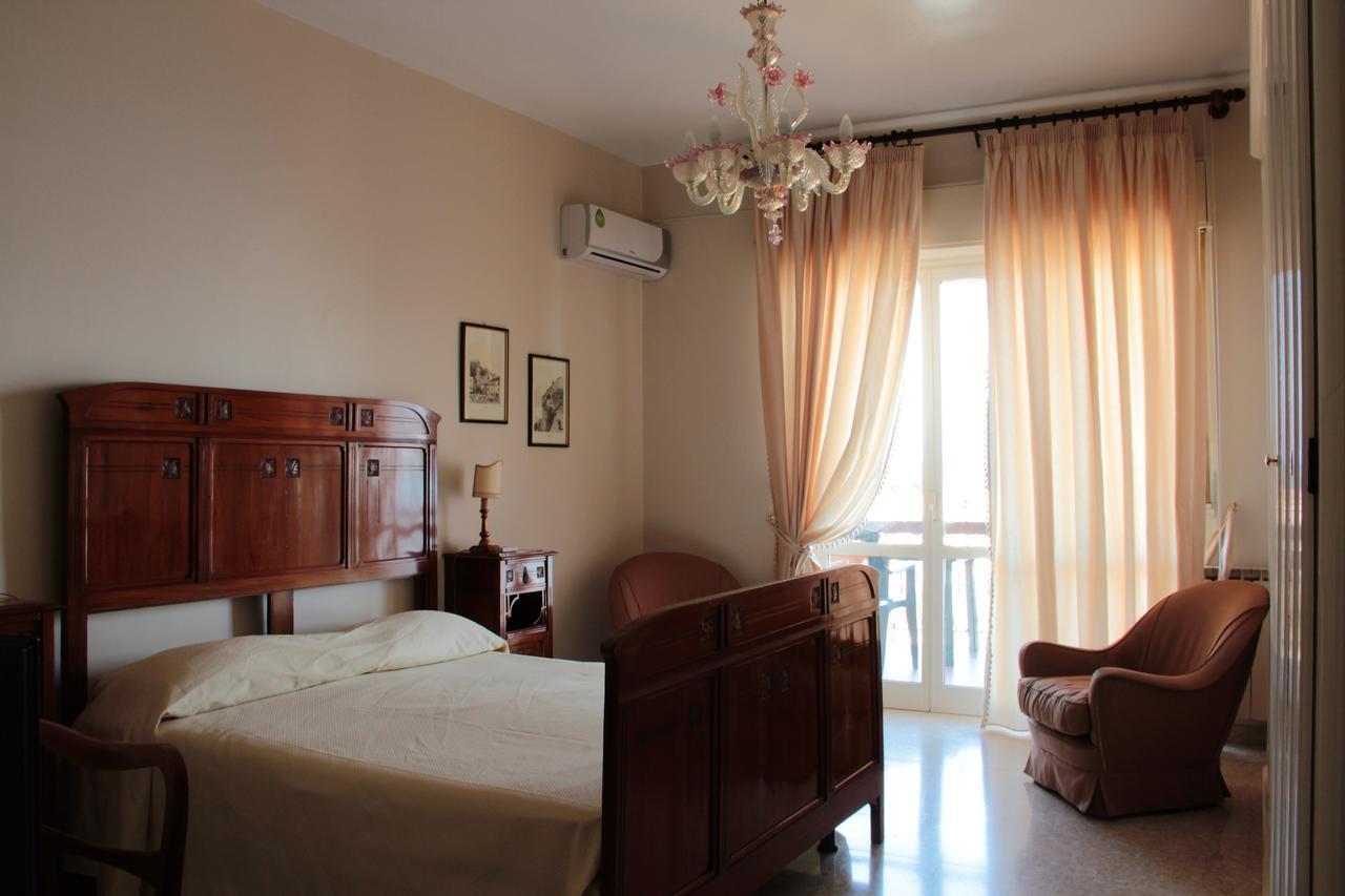 B.&B Margaret'S House Bed & Breakfast Milazzo Bagian luar foto